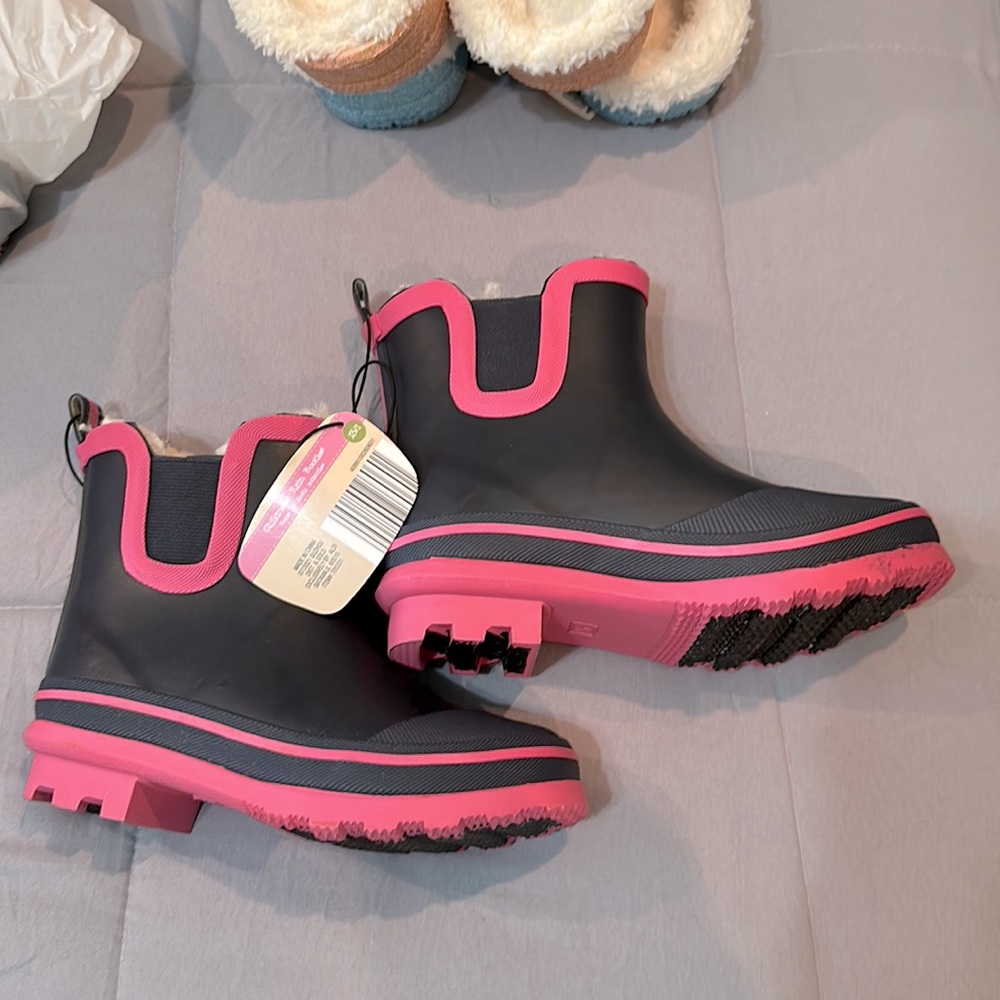brand new girl rain boots!